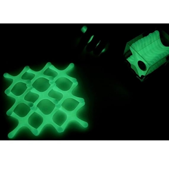 Flingons Throw in the Dark Game Rare Out of Print - Picture 7 of 7